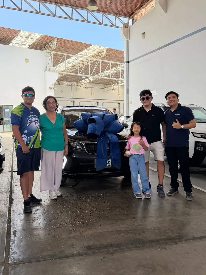 Cliente con su Geely GX3 Pro