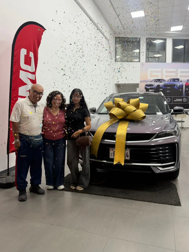 Cliente con su Geely Coolray