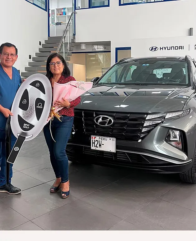 Cliente con su Hyundai TUCSON