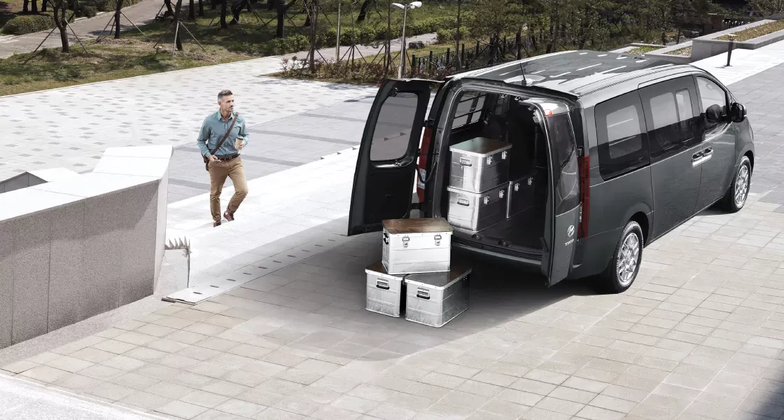 STARIA Cargo - vista principal
