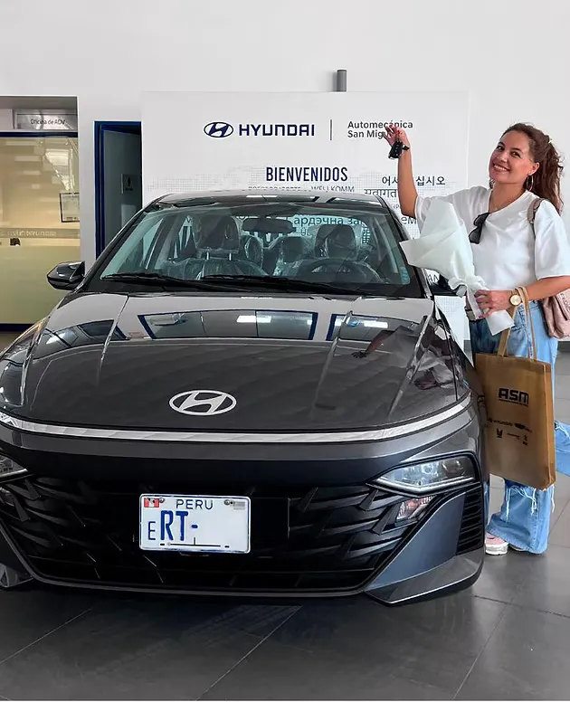 Cliente con su Hyundai Accent