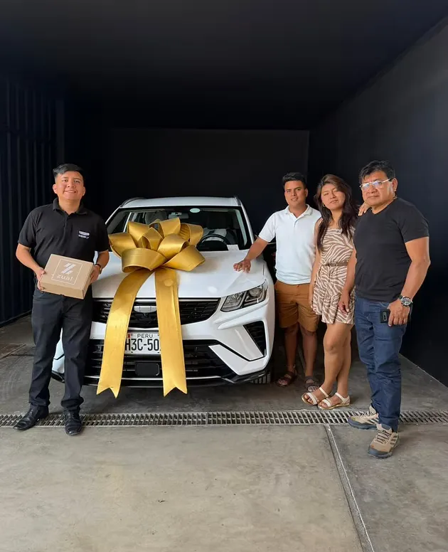 Cliente con su Geely GX3 PRO